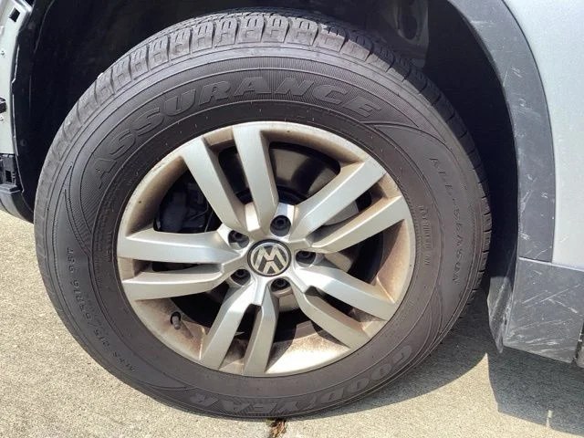 Used 2014 Silver Volkswagen S image 5