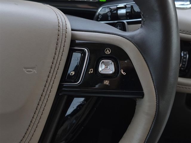 Used 2020 Black Metallic Lincoln Grand Touring image 29