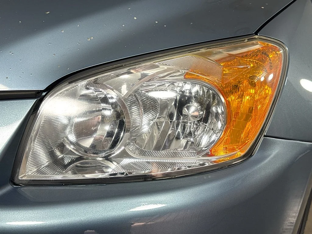 Used 2010 Blue Toyota Base image 33
