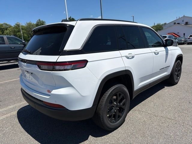New 2026 Bright White Clear-Coat Exterior Paint Jeep Altitude image 3