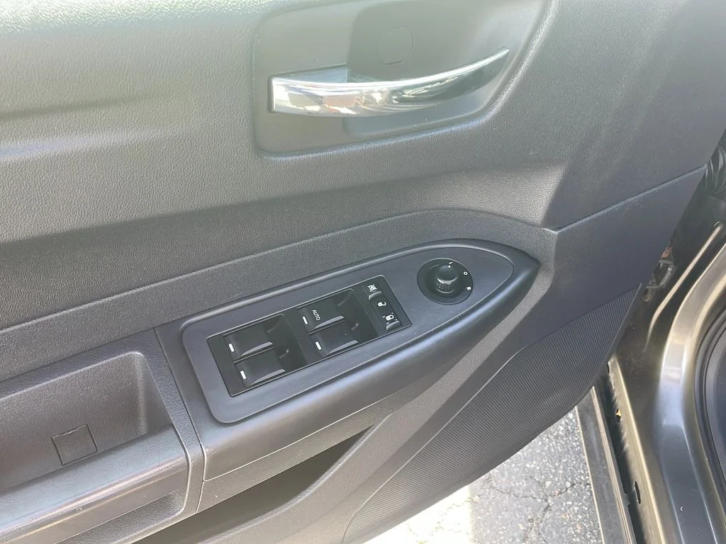 Used 2008 Dark Titanium Metallic Clearcoat Chrysler LX image 11