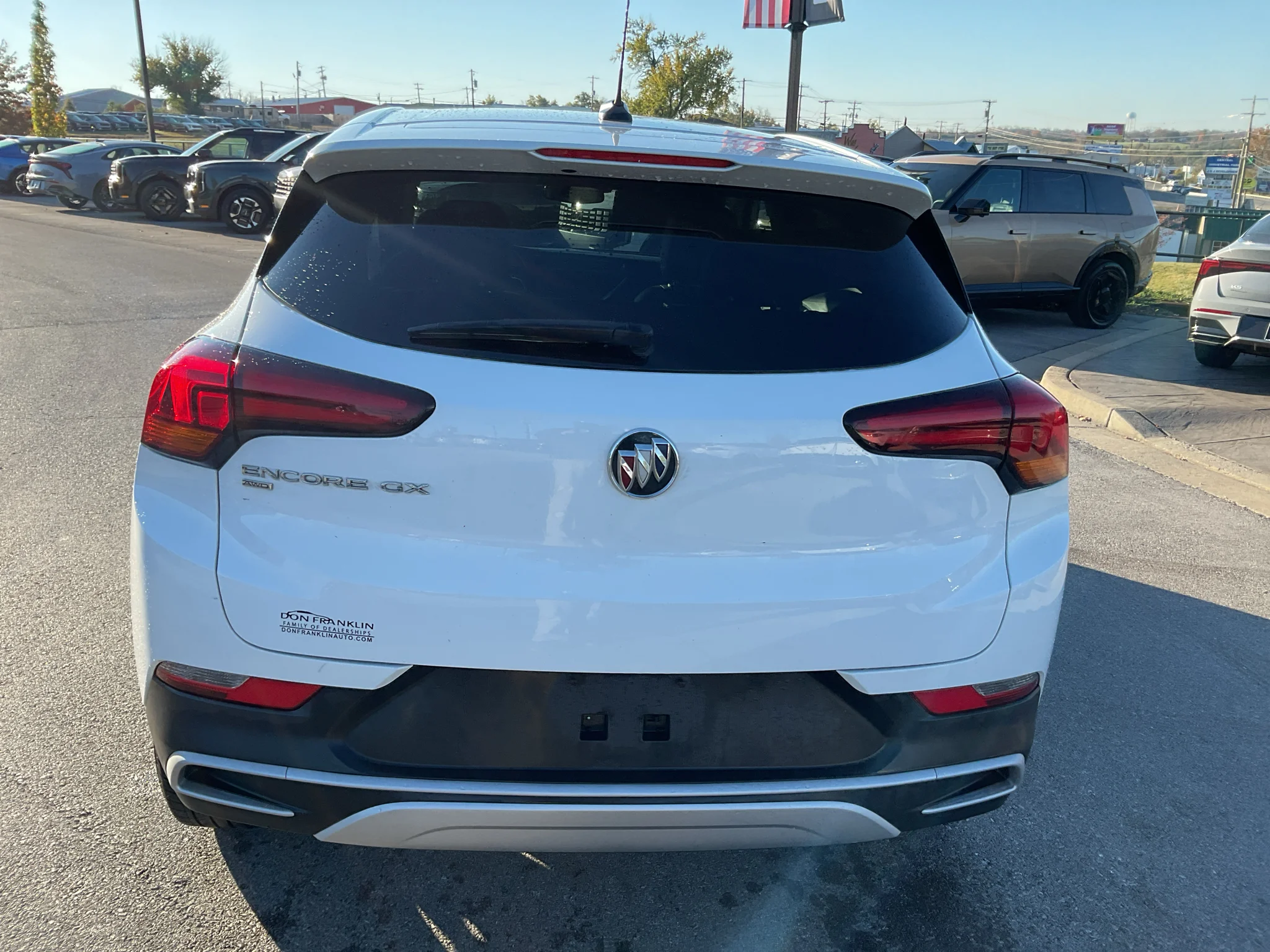 Used 2023 Summit White Buick Preferred image 10