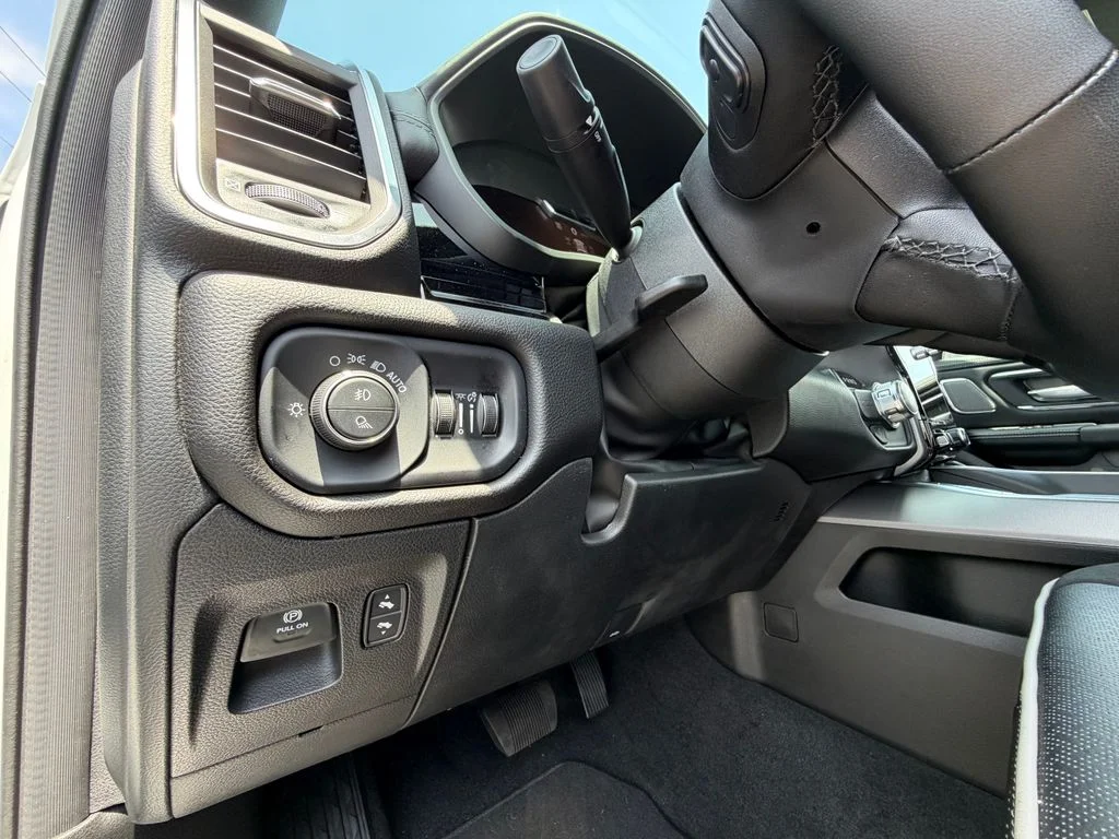 New 2025 Bright White Clear-Coat Exterior Paint RAM Laramie image 27