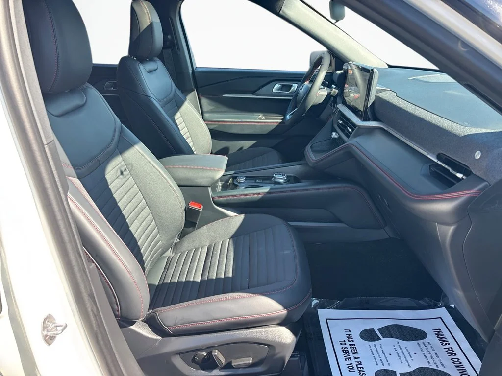 New 2027 Star White Metallic Tri-Coat Ford ST-Line image 13