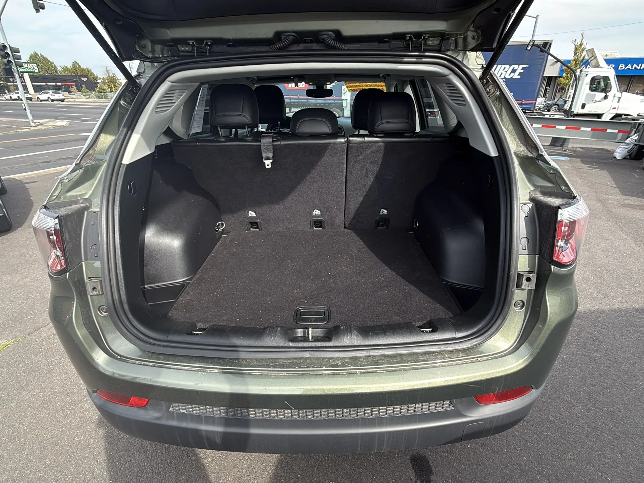 Used 2020 Olive Green Pearlcoat Jeep Latitude image 24