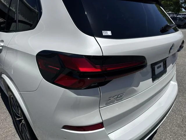 Used 2024 White BMW xDrive40i image 35