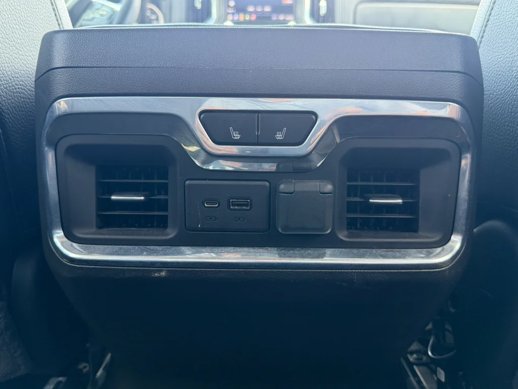 Used 2021 Onyx Black GMC Denali image 31