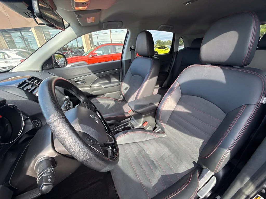 Used 2024 Silver Mitsubishi 2.0 SE image 15