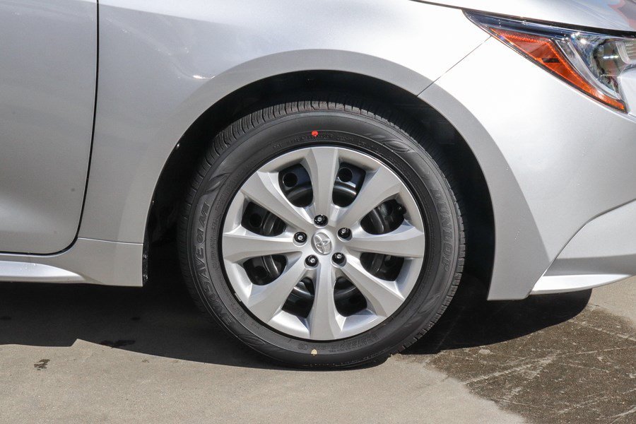 New 2027 Classic Silver Metallic Toyota LE image 10