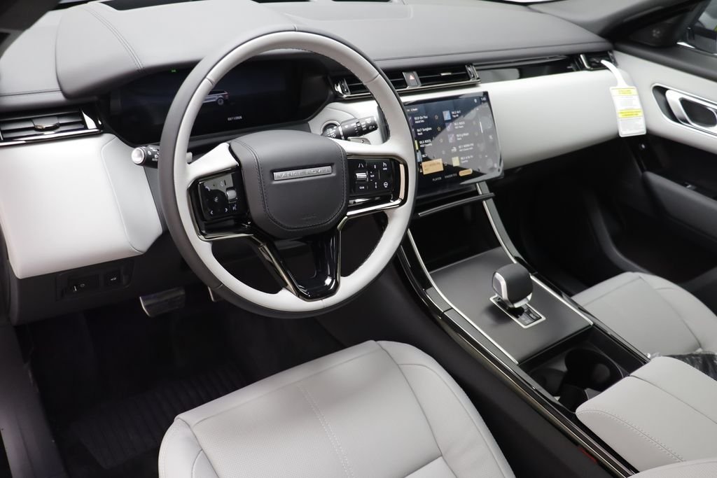 New 2026 Fuji White LAND ROVER Dynamic SE image 7