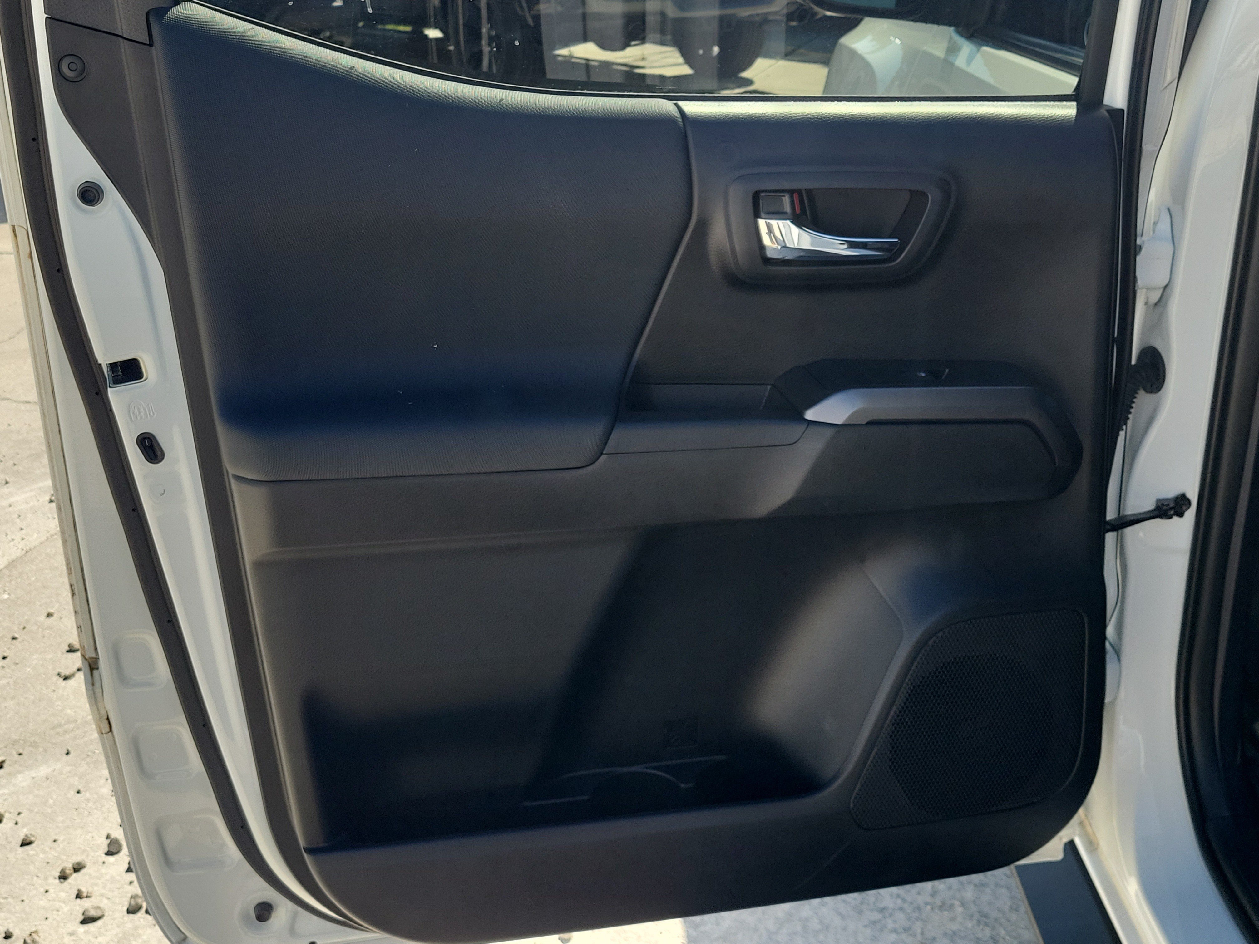 Used 2022 White Toyota SR image 12