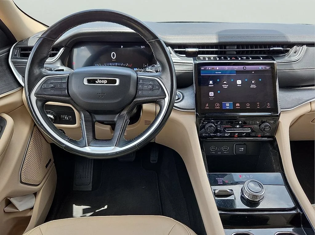 Used 2021  Jeep Limited image 12