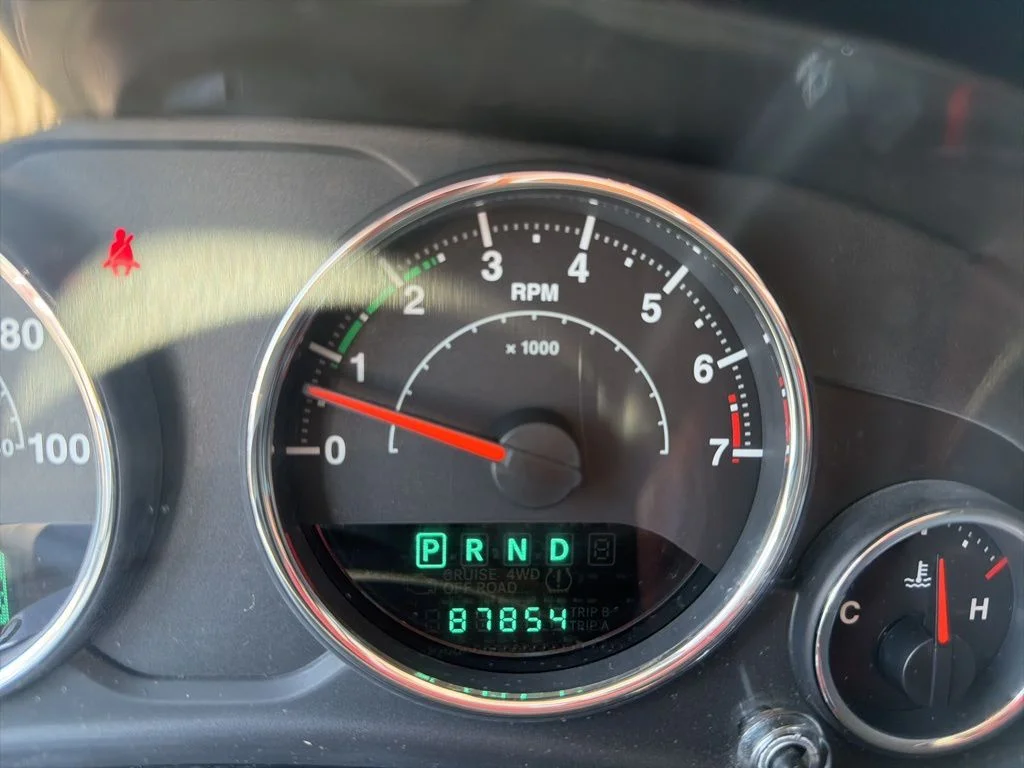 Used 2014 White Jeep Unlimited Sahara image 50