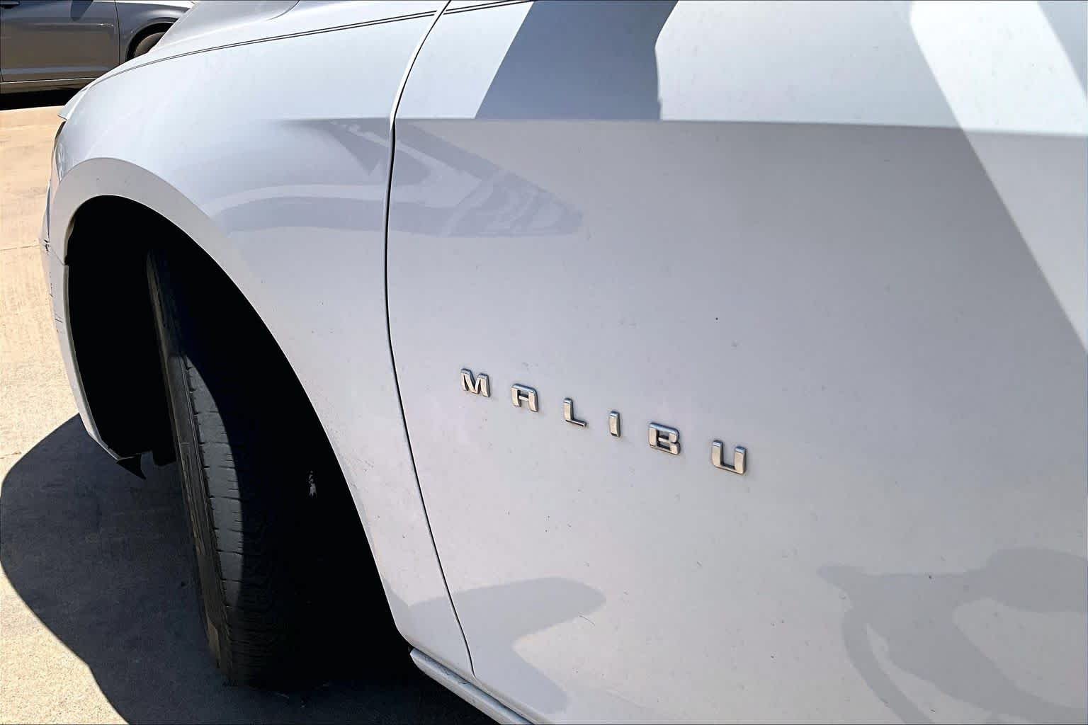 Used 2016 Summit White Chevrolet LS image 33