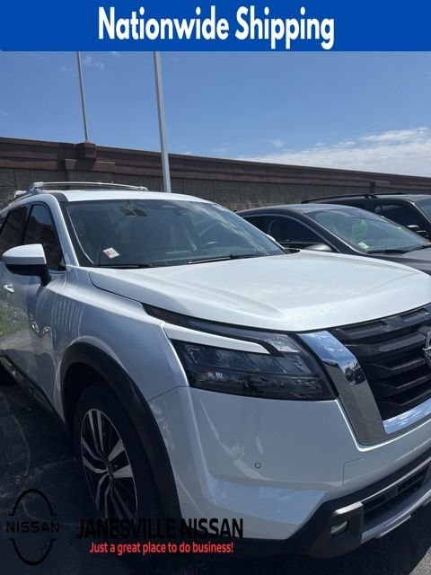 2025 Nissan Pathfinder Platinum 4WD's photo