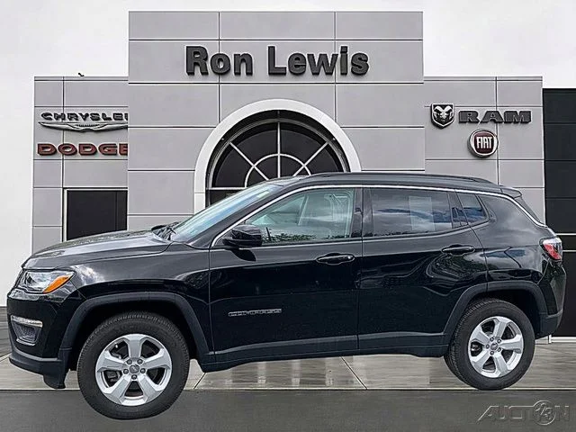 Used 2018 Black Jeep Latitude image 1