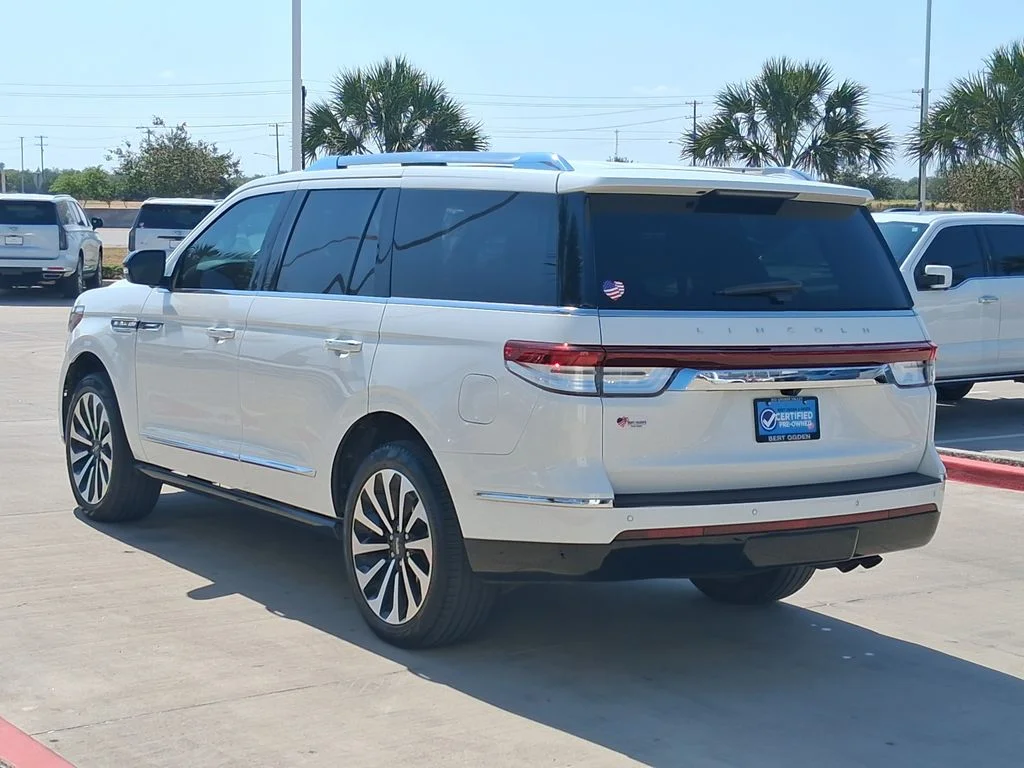 Used 2023 White Lincoln Reserve image 4