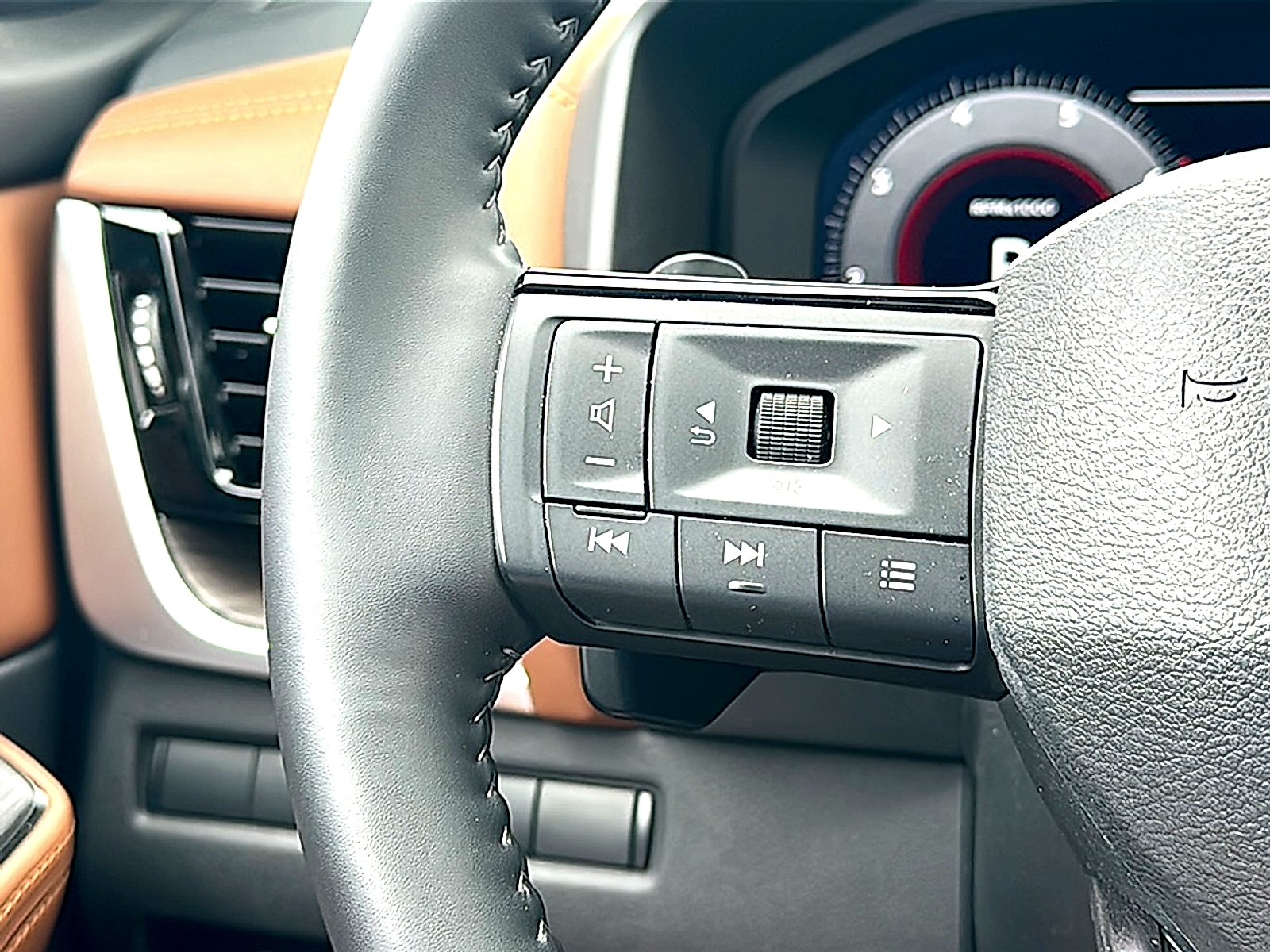 Used 2025 Gun Metallic Nissan Platinum FWD image 29