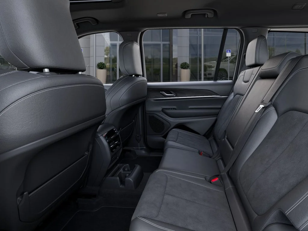 New 2026 Bright White Clear-Coat Exterior Paint Jeep Altitude image 23