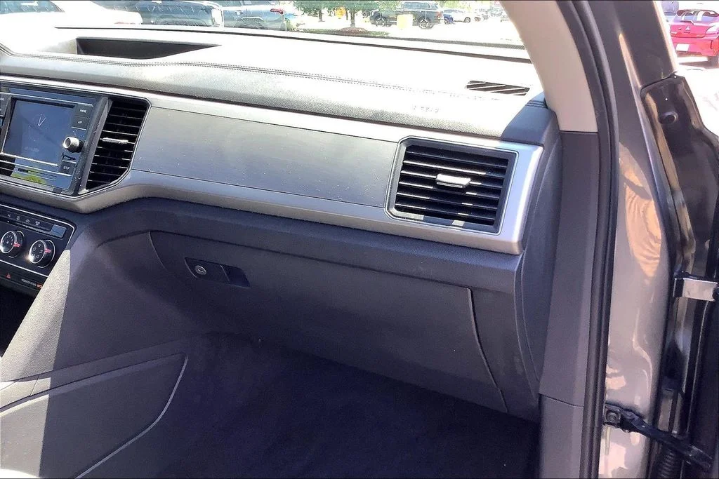 Used 2018 Gray Volkswagen S image 19