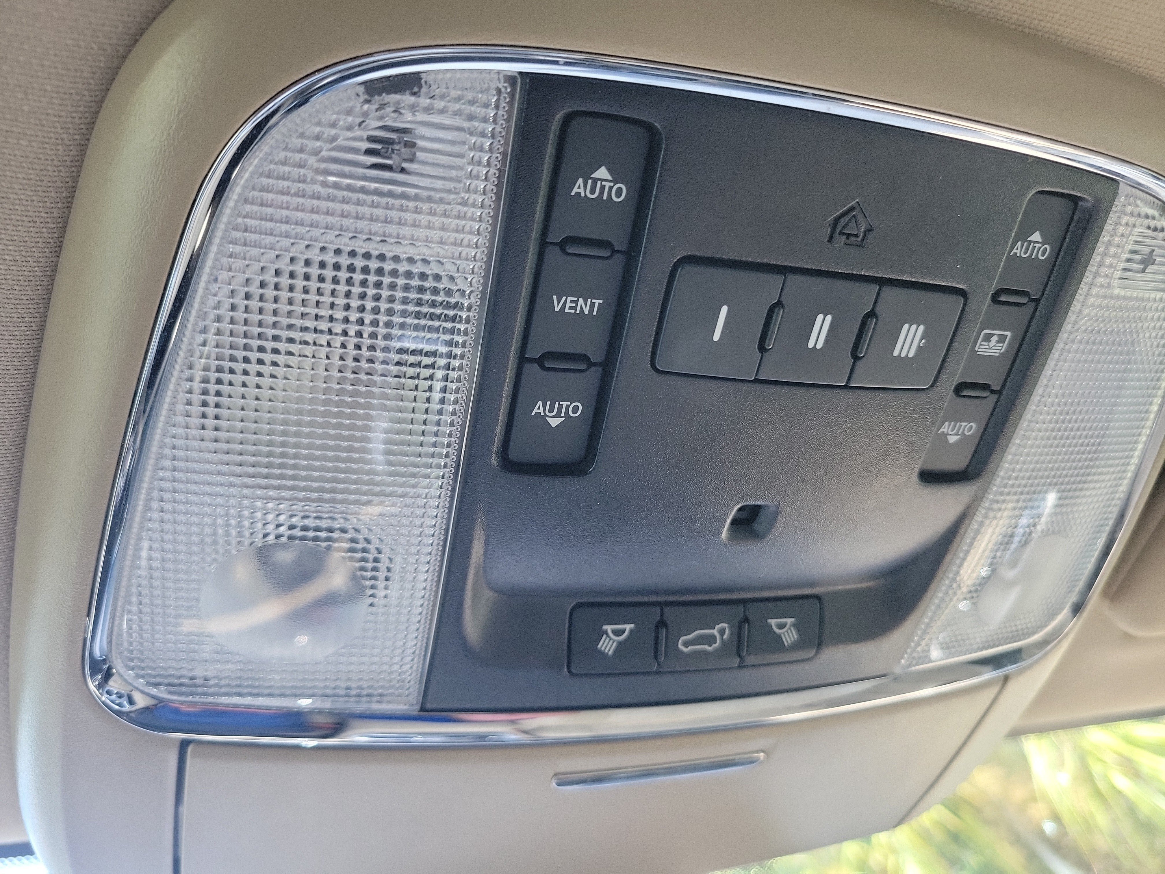 Used 2020 Billet Silver Metallic Clearcoat Jeep Limited image 28