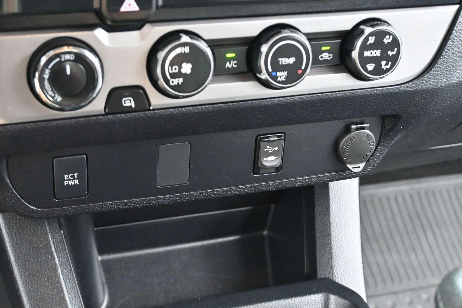 Used 2019 Magnetic Gray Metallic Toyota SR5 image 25