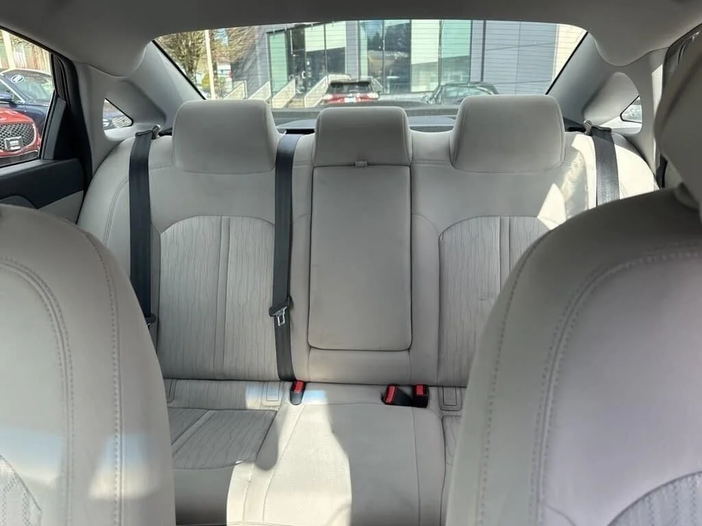 Used 2016 Black Hyundai Base image 31