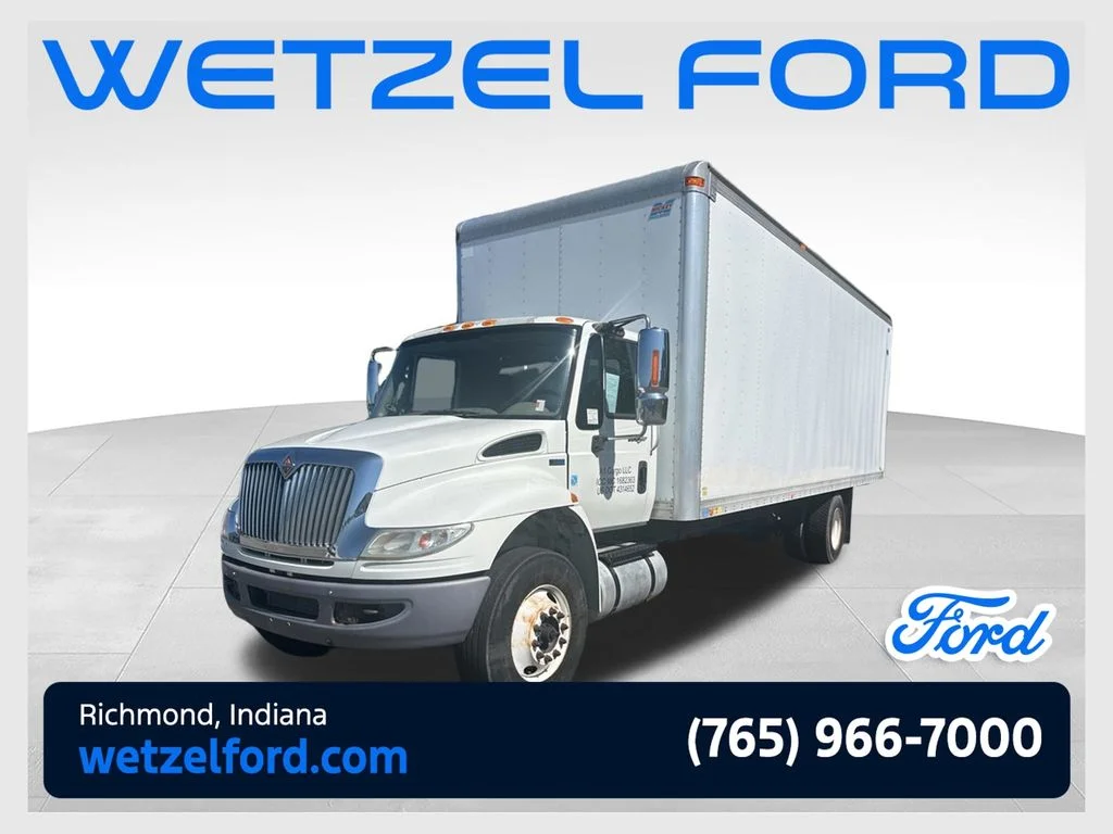 Used 2014 White International 26 Foot Box Truck image 1
