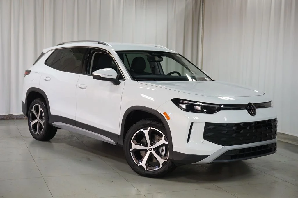 New 2026 White/off-white Volkswagen 2.0T SE image 3