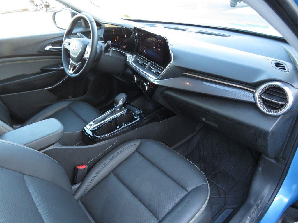 Used 2025 Marina Blue Chevrolet ACTIV image 25