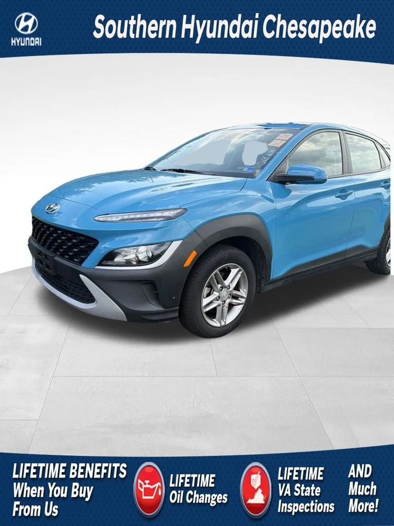 Used 2023 Green Hyundai SE image 1