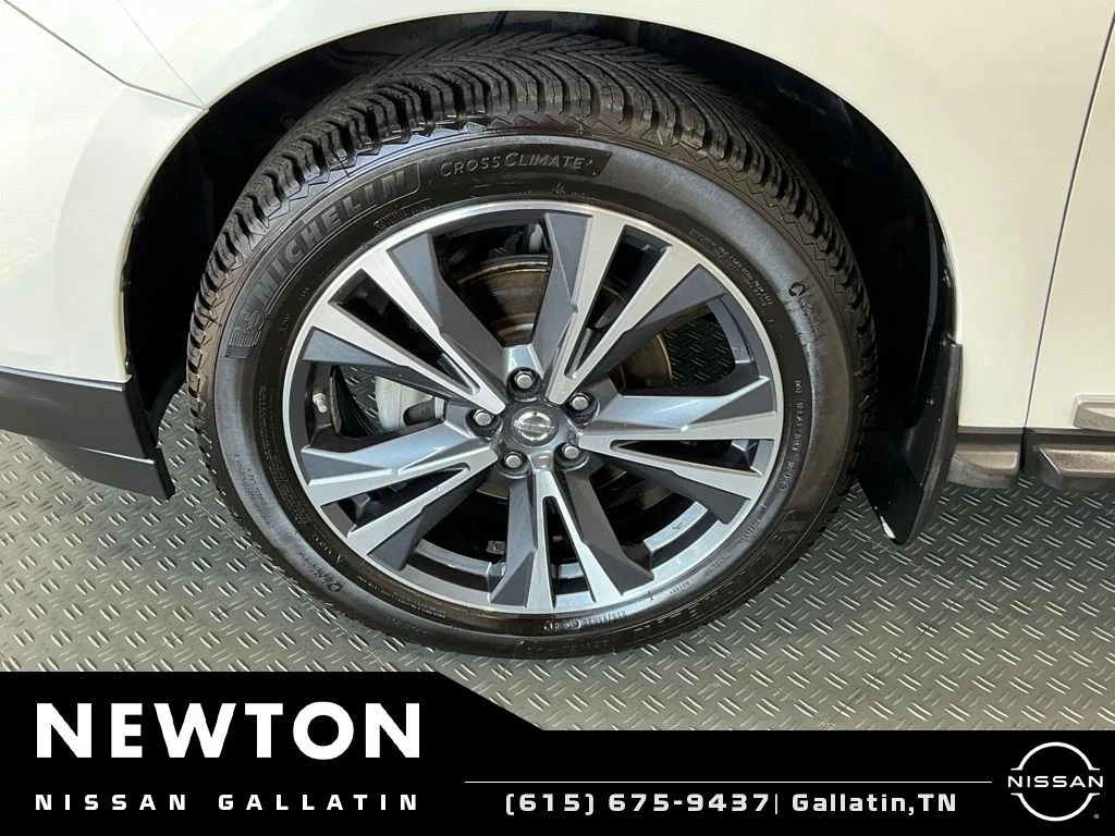 Used 2019 Pearl White Nissan Platinum image 57