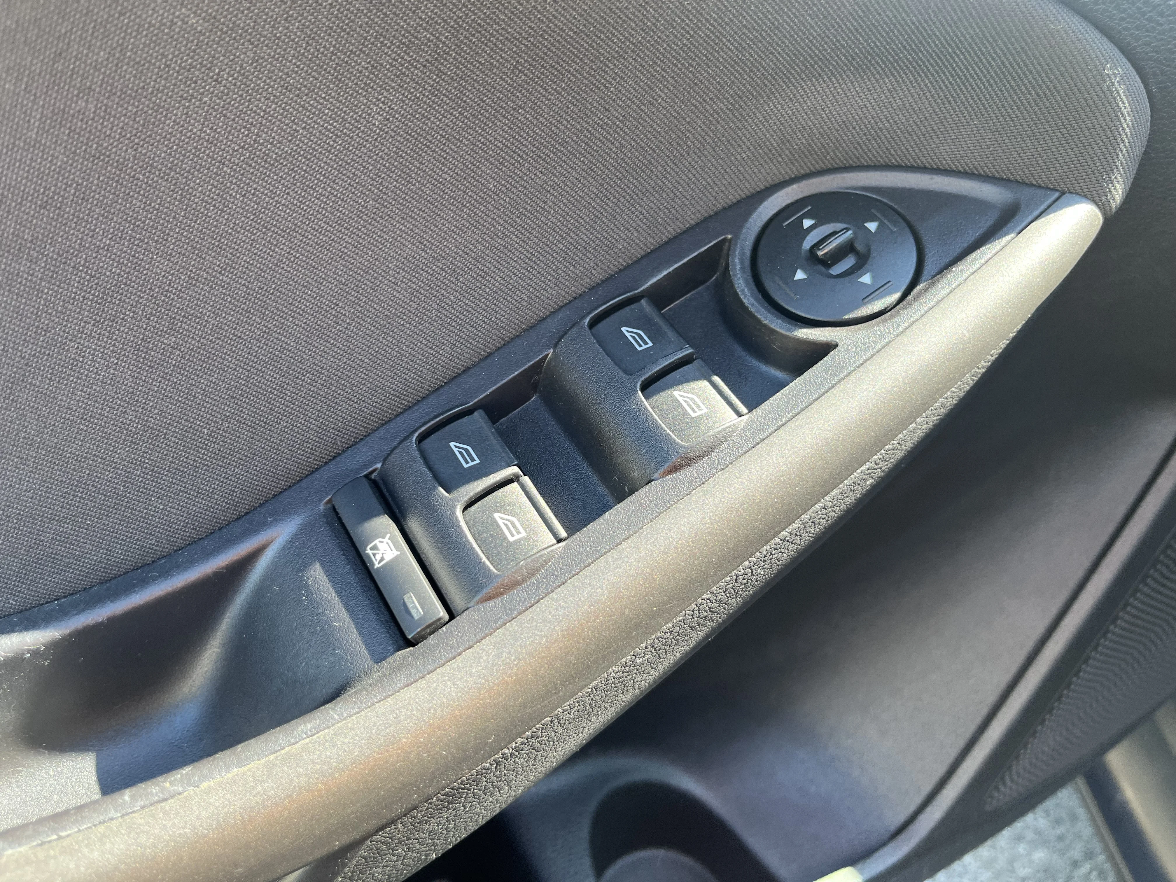 Used 2015 Magnetic Ford SE image 18