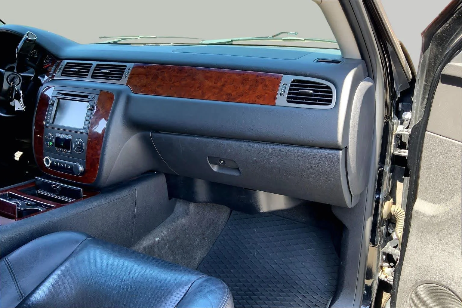 Used 2011 Black Chevrolet LTZ image 18