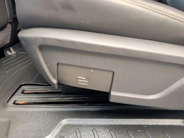 Used 2017 White GMC Limited image 37