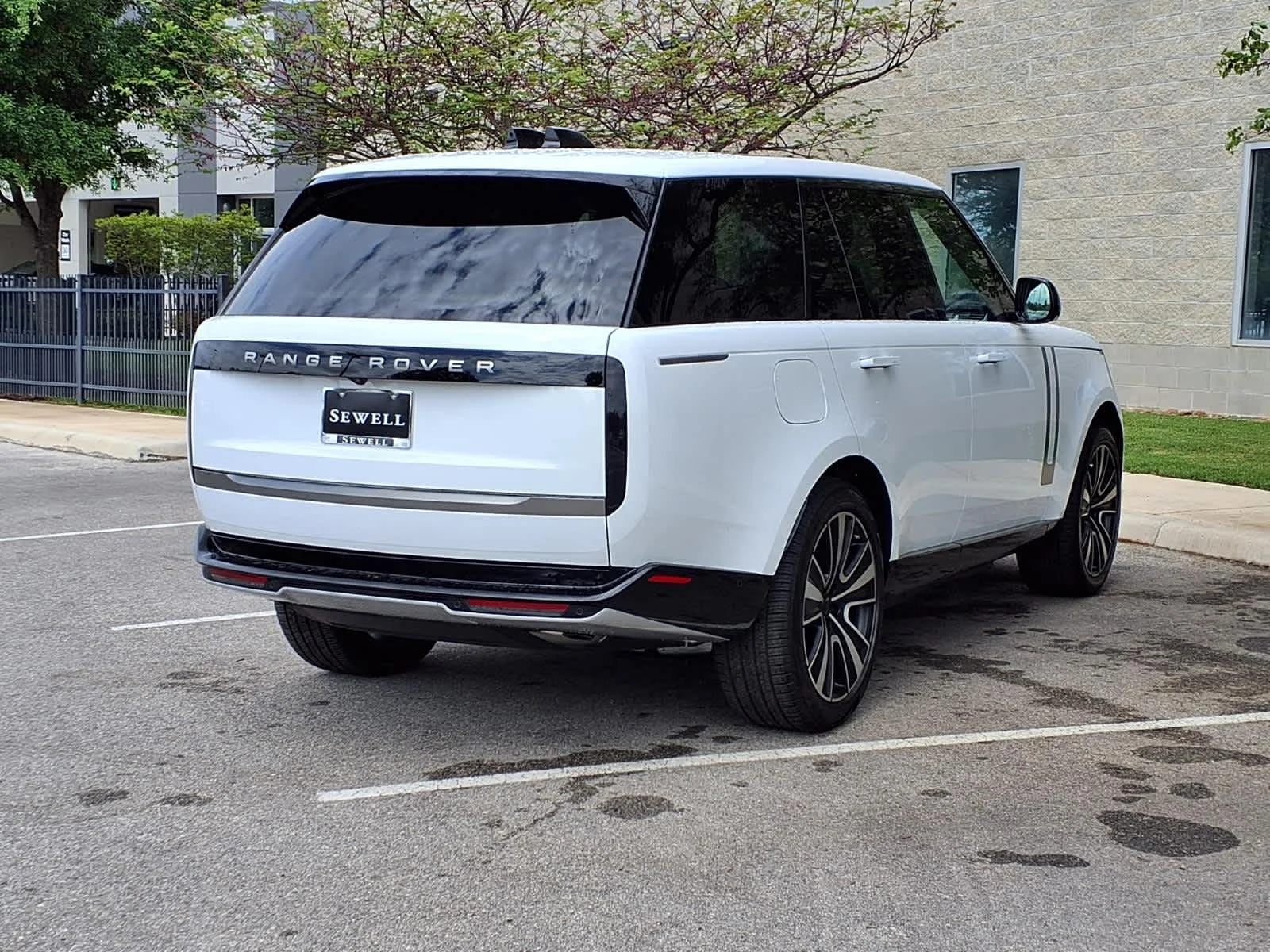 New 2026 Fuji White Land Rover SE image 6
