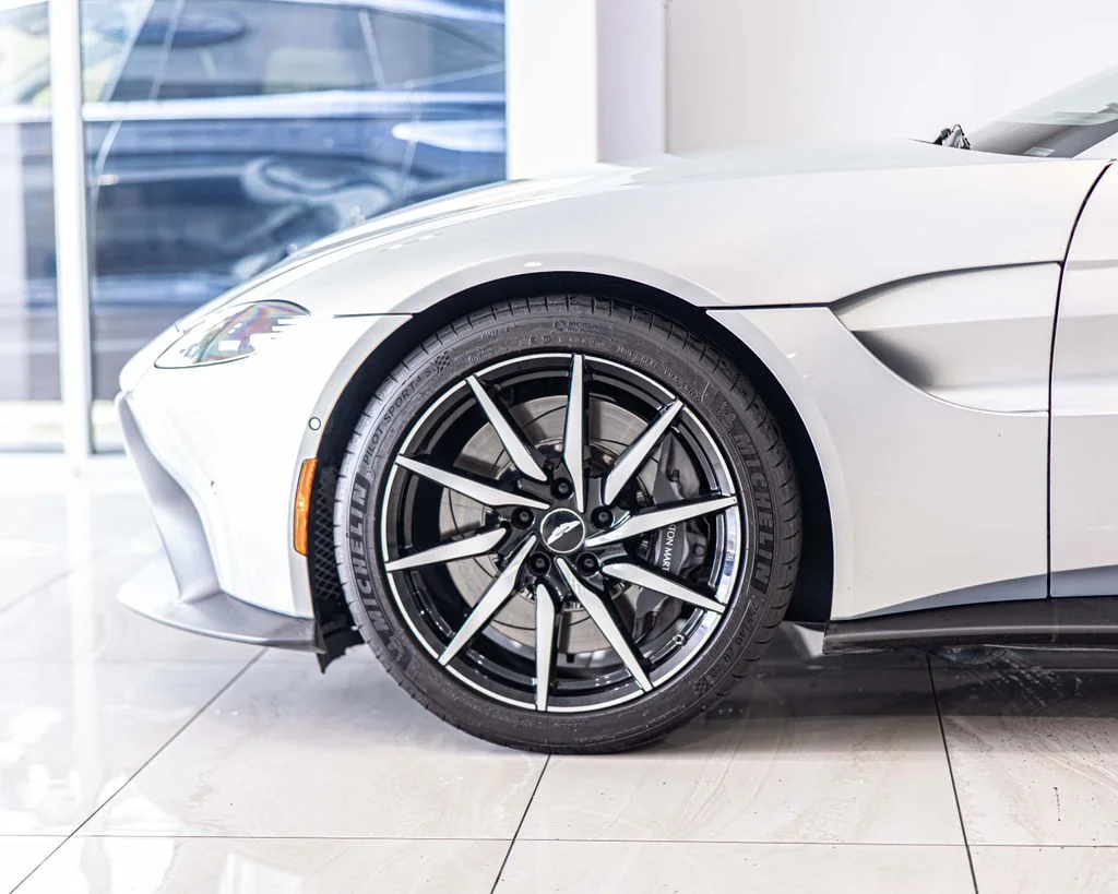 Used 2020 Silver Aston Martin Base image 8