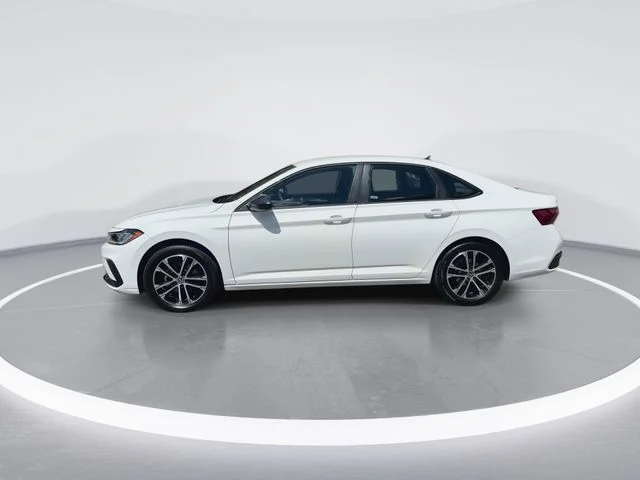 Used 2025  Volkswagen 1.5T Sport image 5