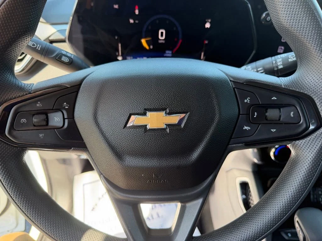 Used 2025 Summit White Chevrolet LT image 10