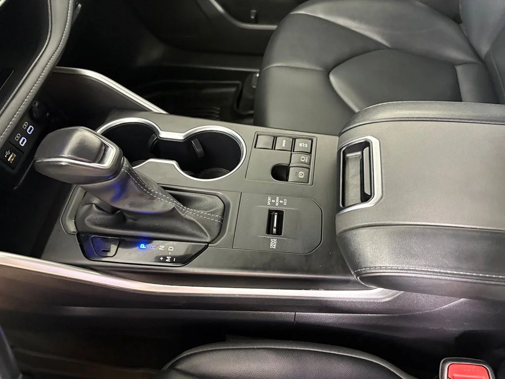 Used 2024 Silver Toyota XLE image 31