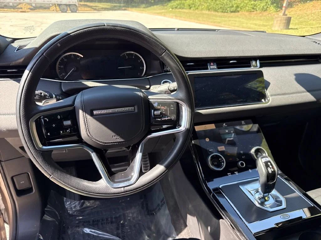 Used 2023 Gold Land Rover R-Dynamic SE image 20