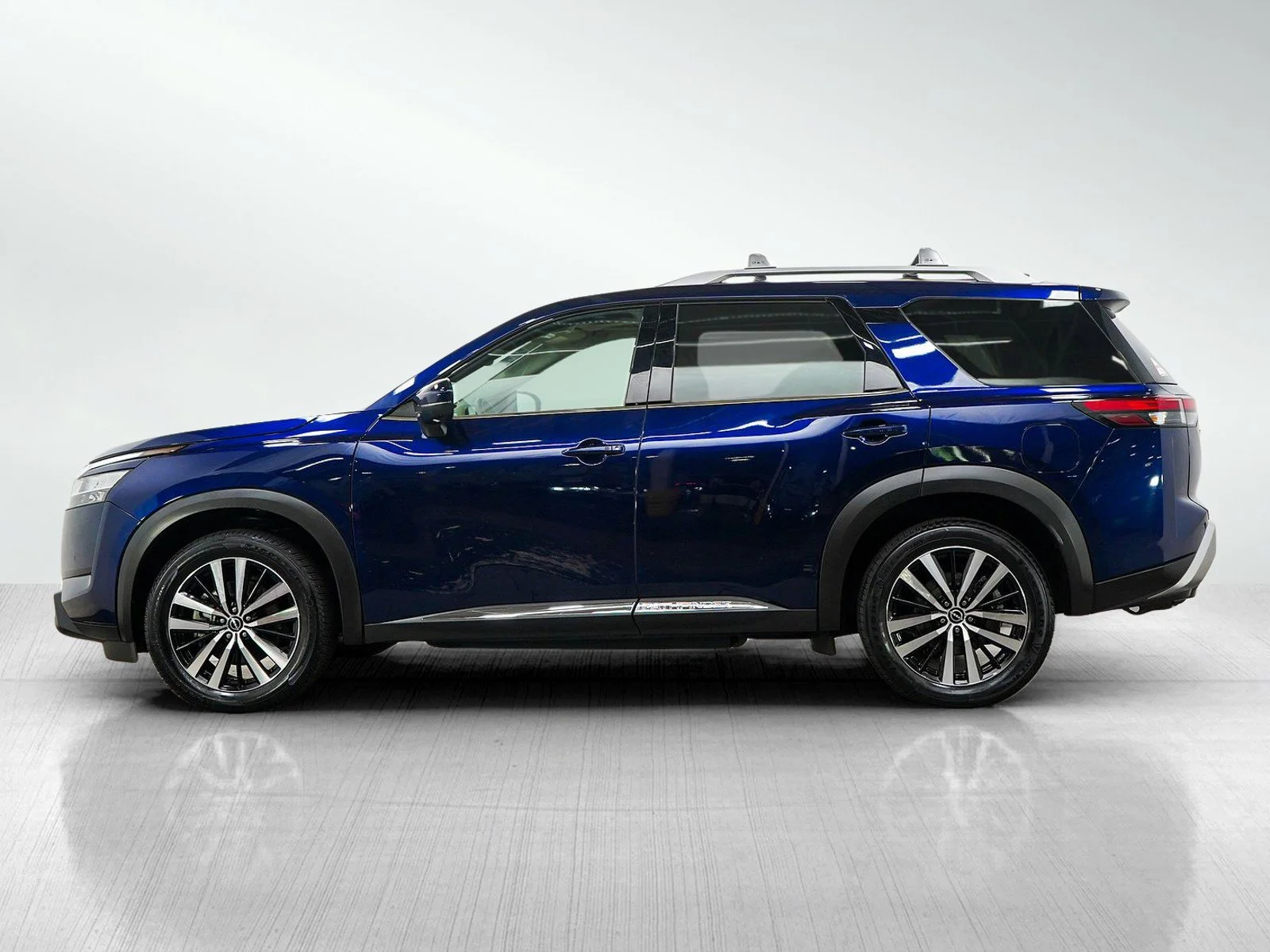 Used 2023 Nissan Pathfinder Platinum with VIN 5N1DR3DK3PC224548 for sale in Minneapolis, Minnesota