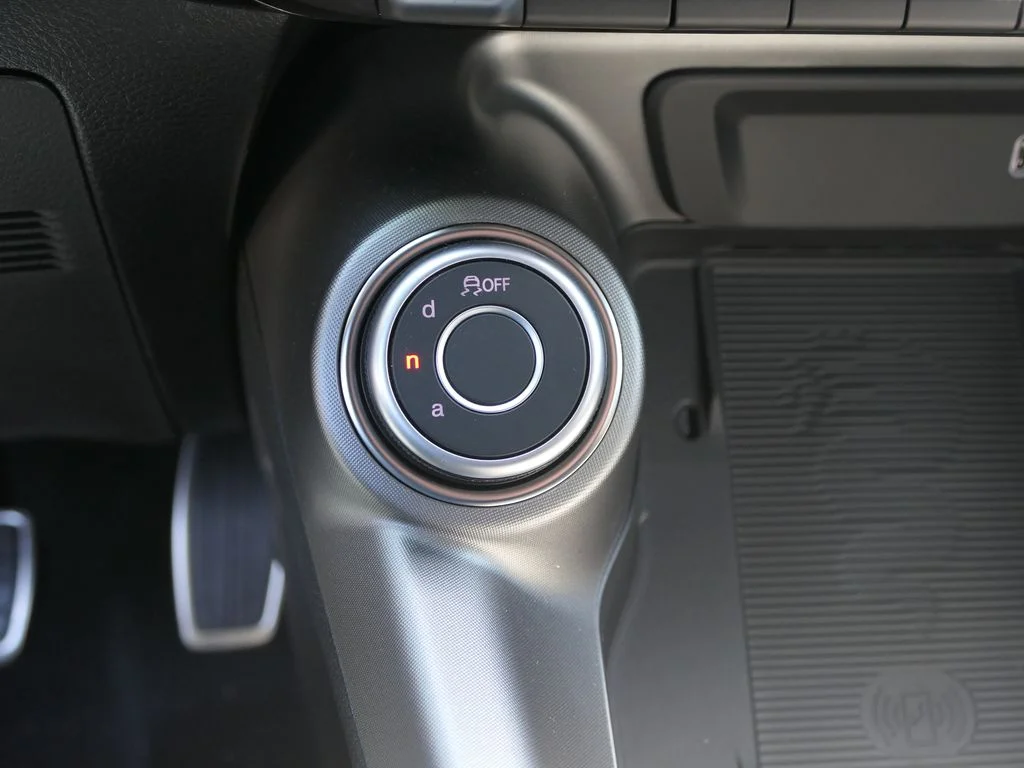 Used 2025 Black Alfa Romeo Base image 18