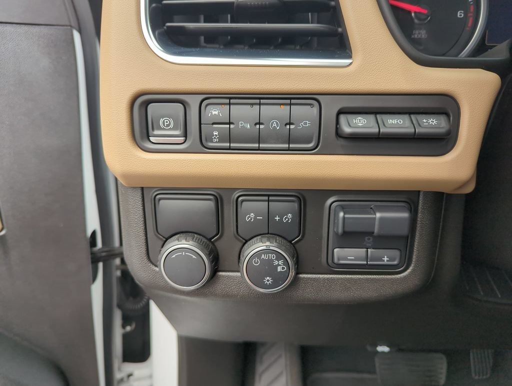 Used 2021 SUMMIT WHITE Chevrolet Premier image 19