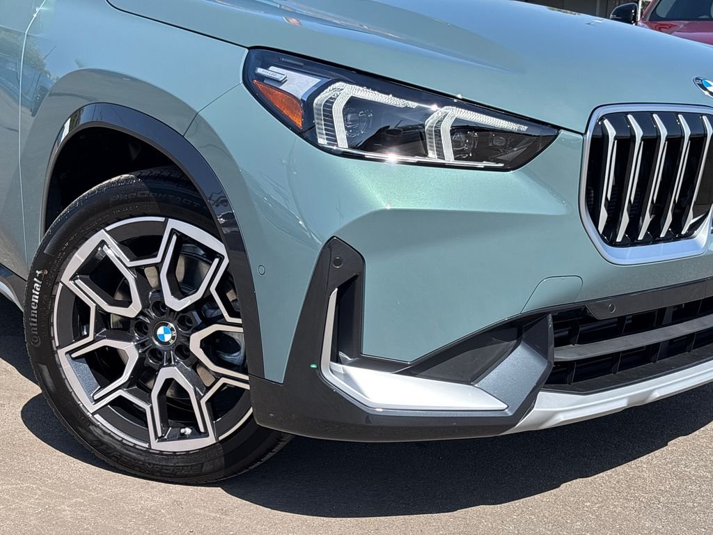 New 2027 Cape York Green Metallic BMW xDrive28i image 6