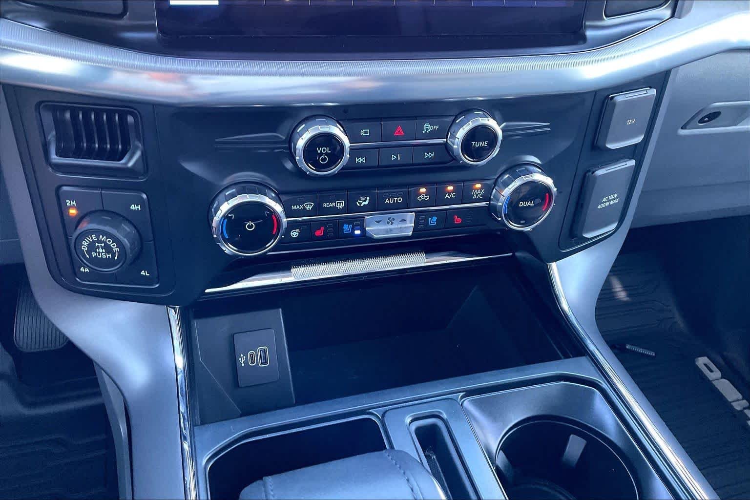 Used 2025 Carbonized Gray Metallic Ford LARIAT image 30