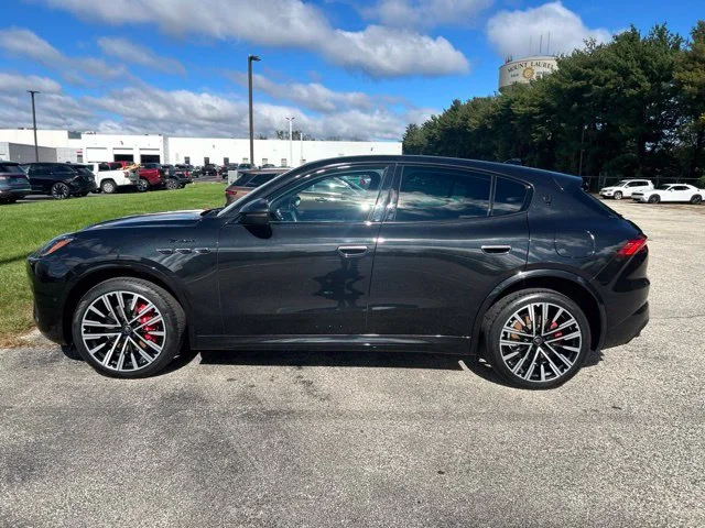 Used 2023  Maserati Modena image 3