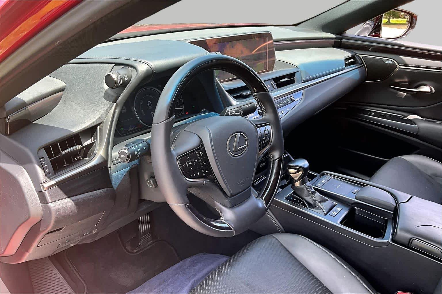 Used 2021 Matador Red Mica Lexus  image 18