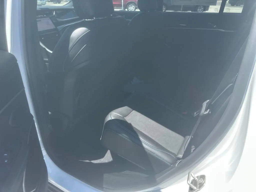 New 2024 Bright White Clear-Coat Exterior Paint Jeep Trailhawk 4xe image 23
