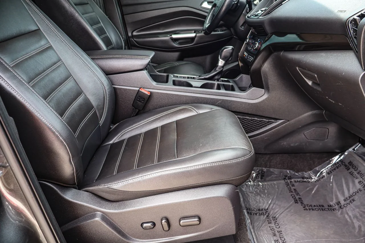 Used 2018 Magnetic Ford Titanium image 41